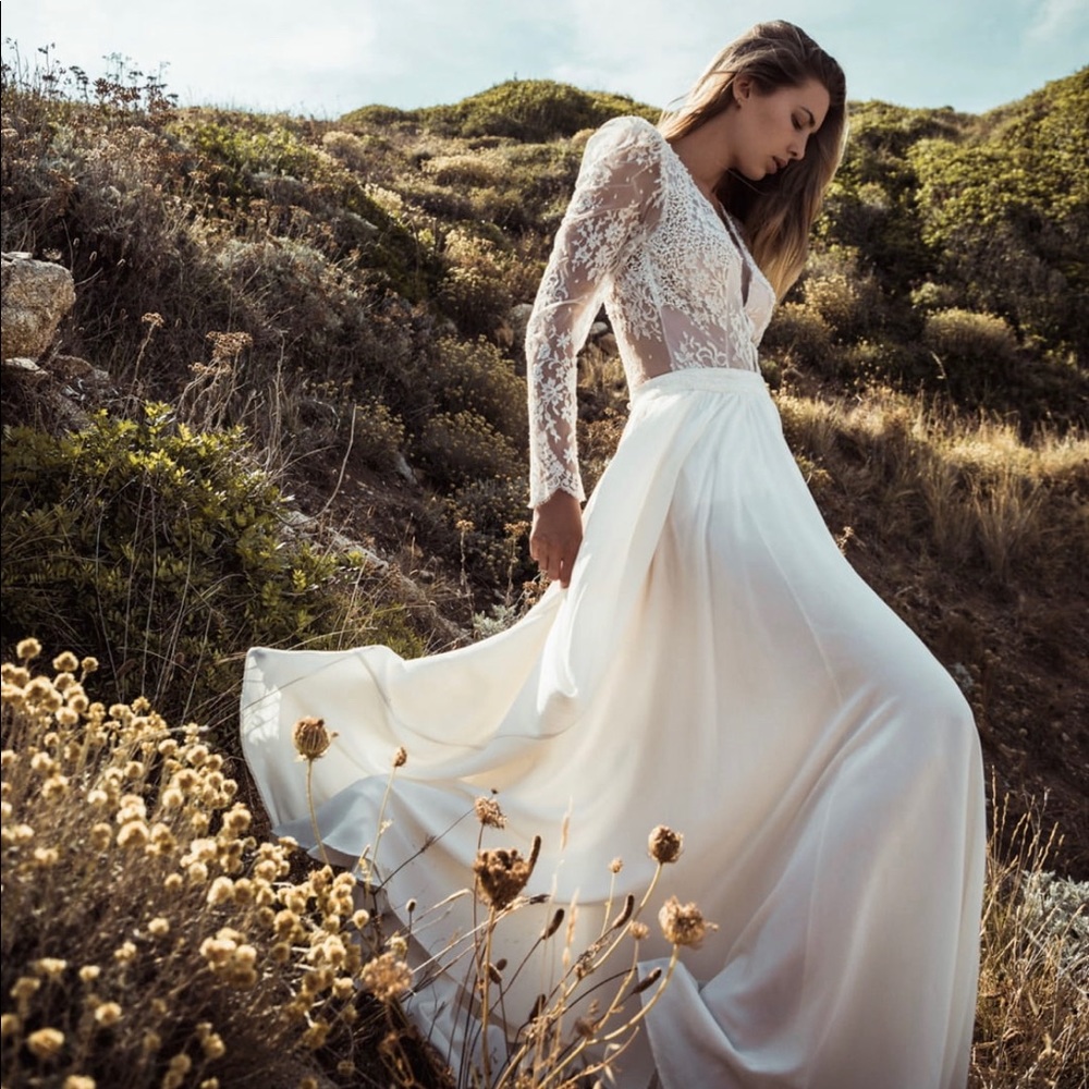 Caroline Takvorian - Trendy French Gown Designer - (Silk, Embroidery and Lace)